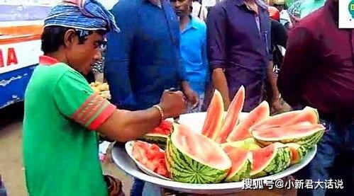 印度吃瓜的小伙,吃瓜小伙的欢乐时光