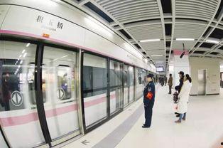 武汉地铁吃瓜事件,一场引发热议的公共礼仪风波