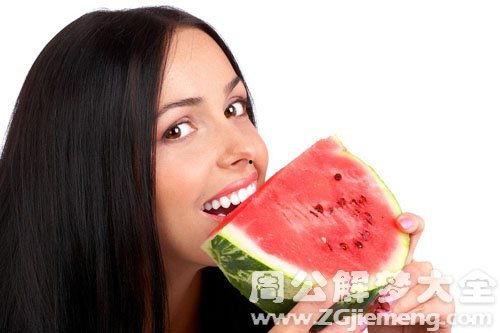 梦见吃瓜抢瓜什么意思呀,吃瓜抢瓜背后的寓意与启示