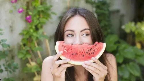 吃瓜baby桃,揭秘娱乐圈的甜蜜瓜田