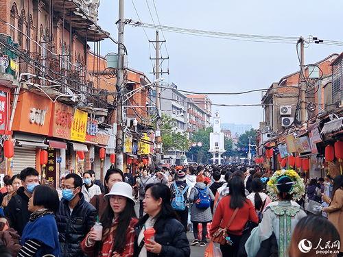 吃瓜泉州西街,古韵食光，瓜香四溢的市井风情