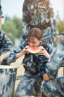 集体吃瓜照片,共享美食，共度美好时光