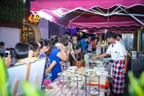 商场吃西瓜大会放肆吃瓜,商场西瓜大会，尽享清凉盛宴